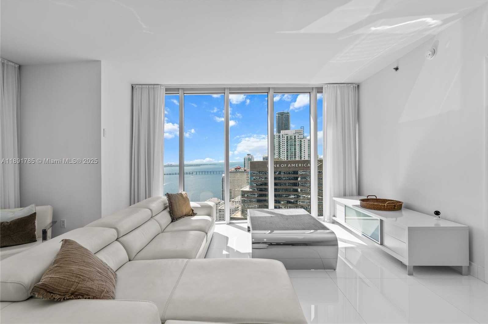 Small Image of 485 BRICKELL AVE #4410, Miami Number 7