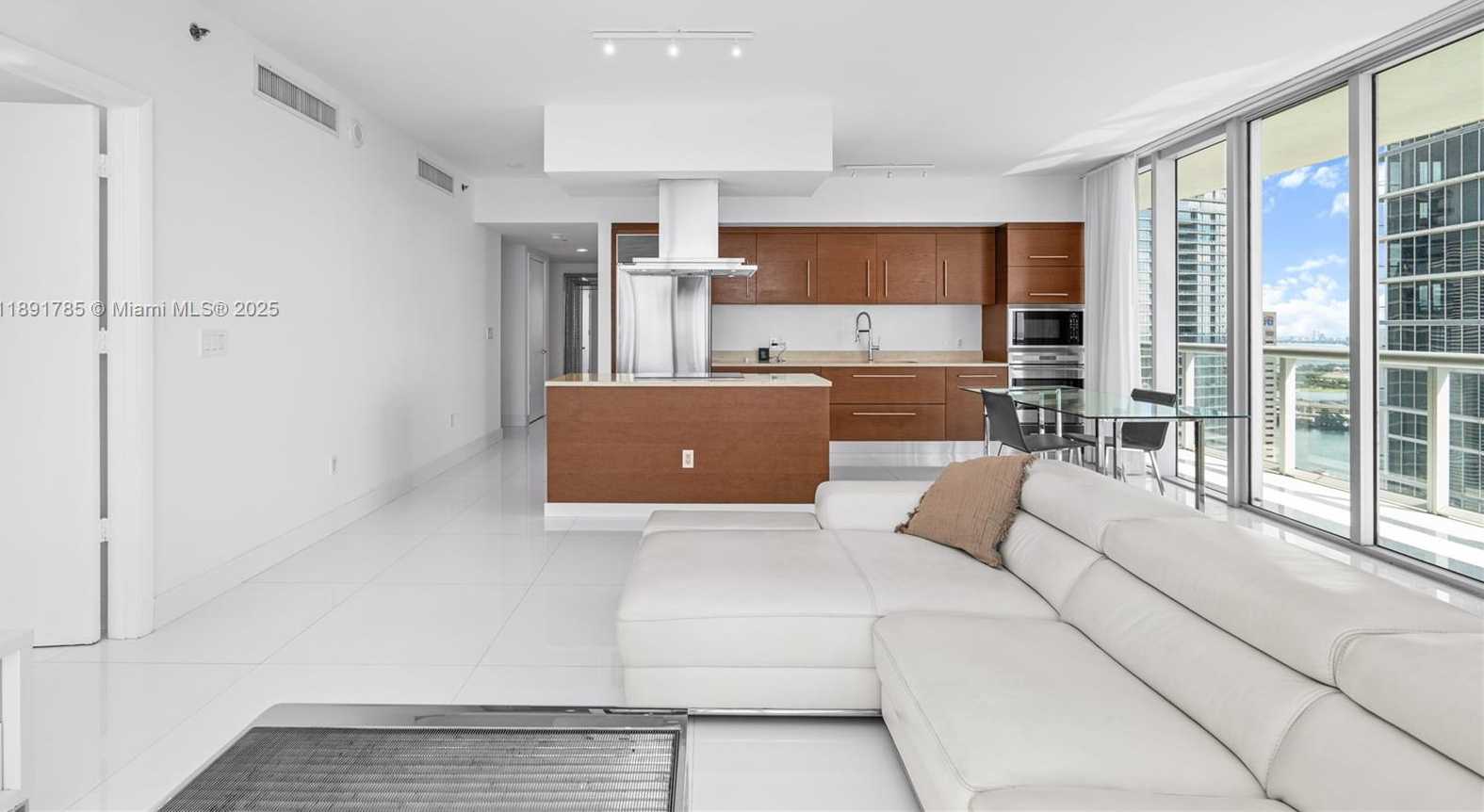 Small Image of 485 BRICKELL AVE #4410, Miami Number 8