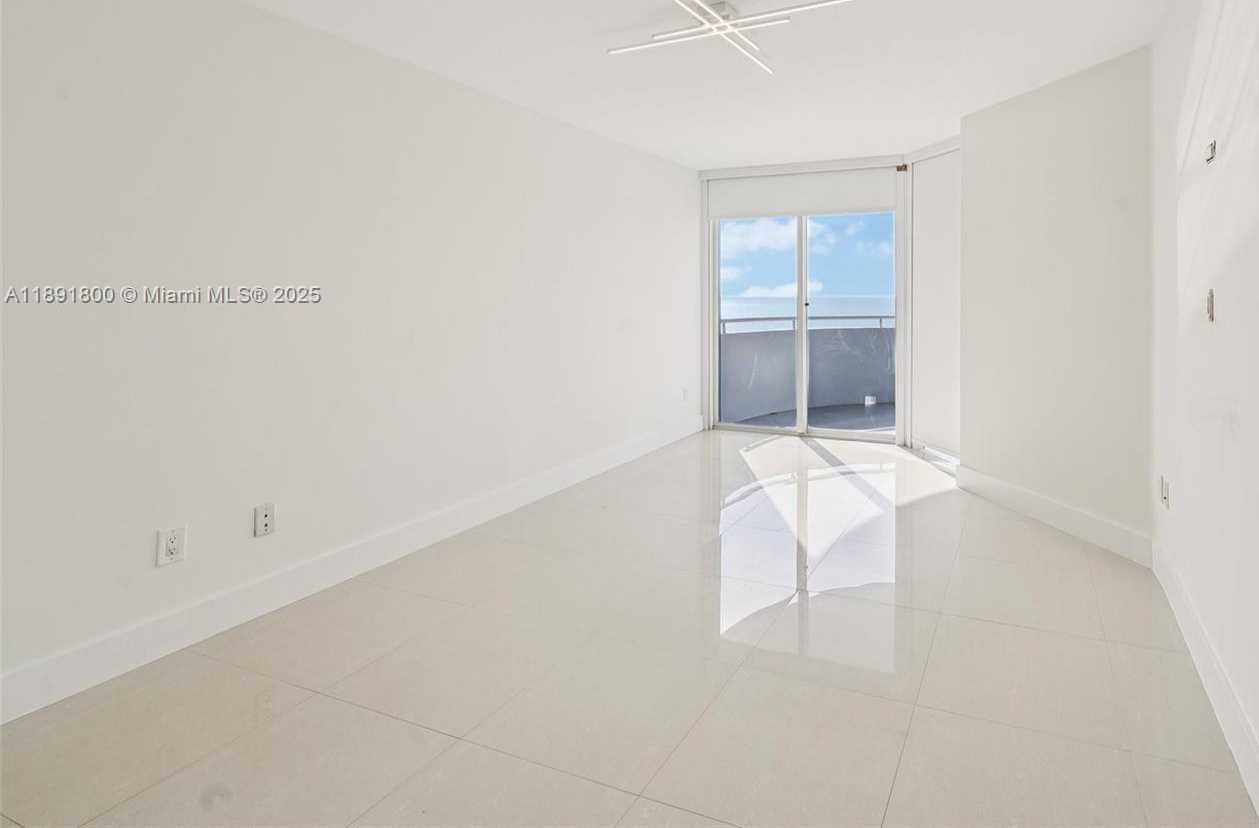 Small Image of 6301 COLLINS AVE #2203, Miami Beach Number 11