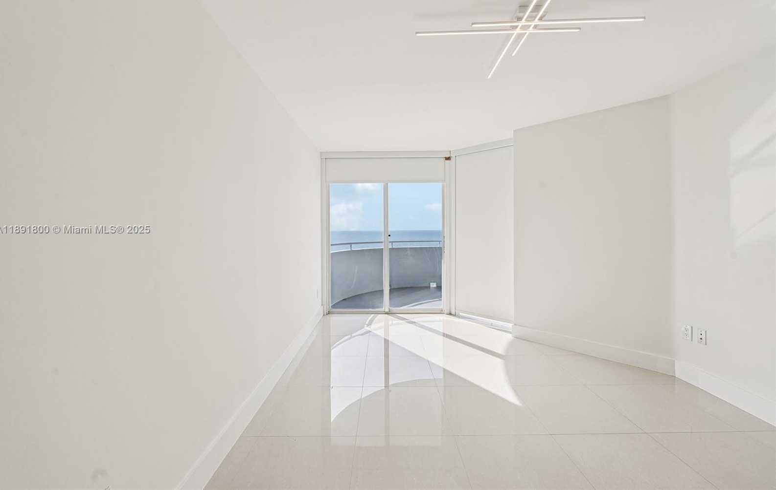 Small Image of 6301 COLLINS AVE #2203, Miami Beach Number 12