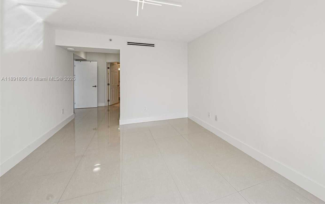 Small Image of 6301 COLLINS AVE #2203, Miami Beach Number 13