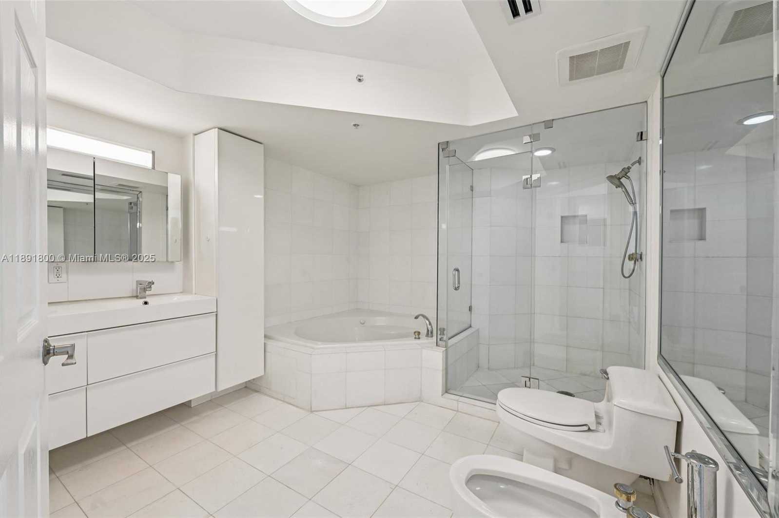 Small Image of 6301 COLLINS AVE #2203, Miami Beach Number 15