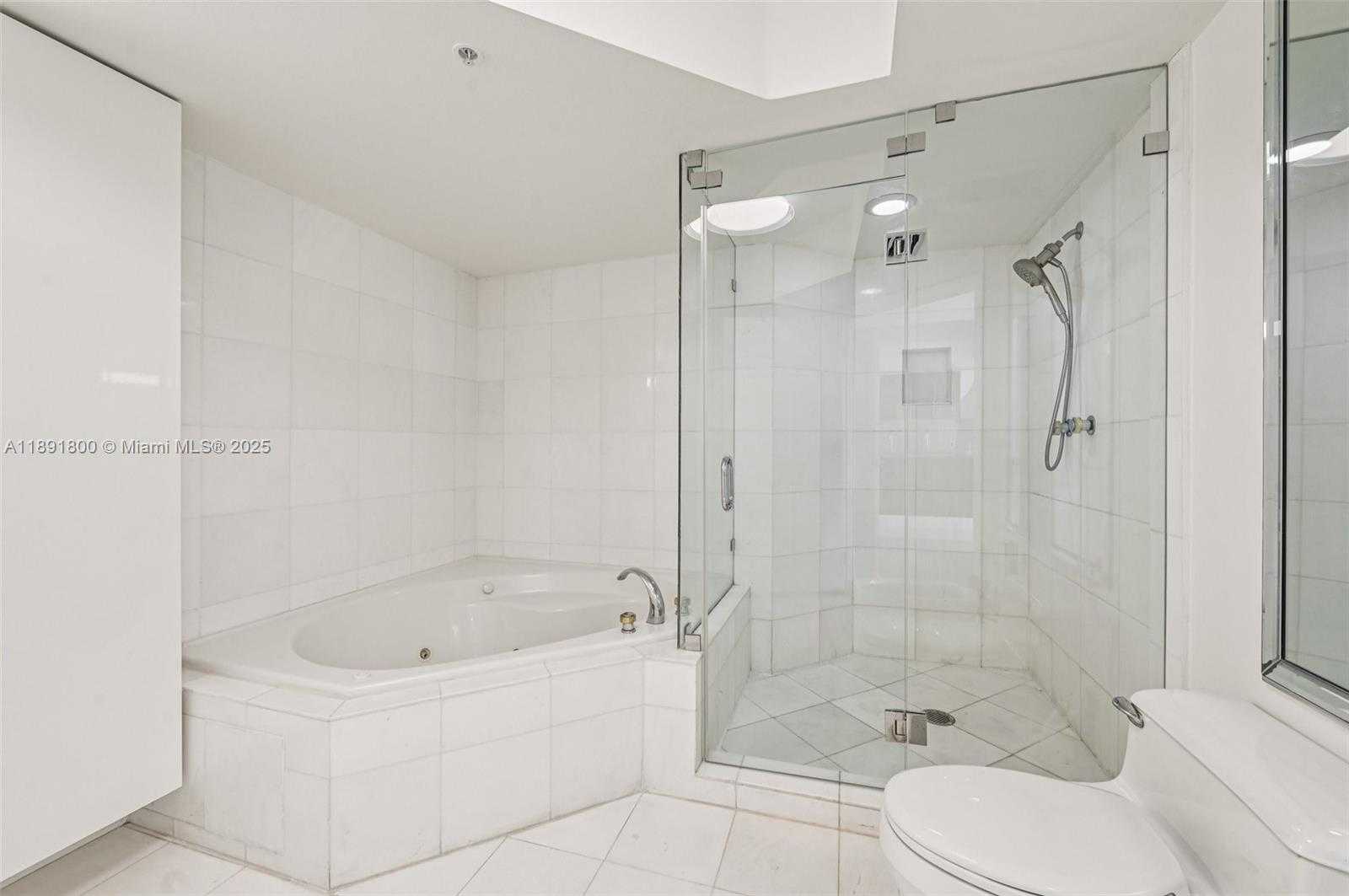 Small Image of 6301 COLLINS AVE #2203, Miami Beach Number 17