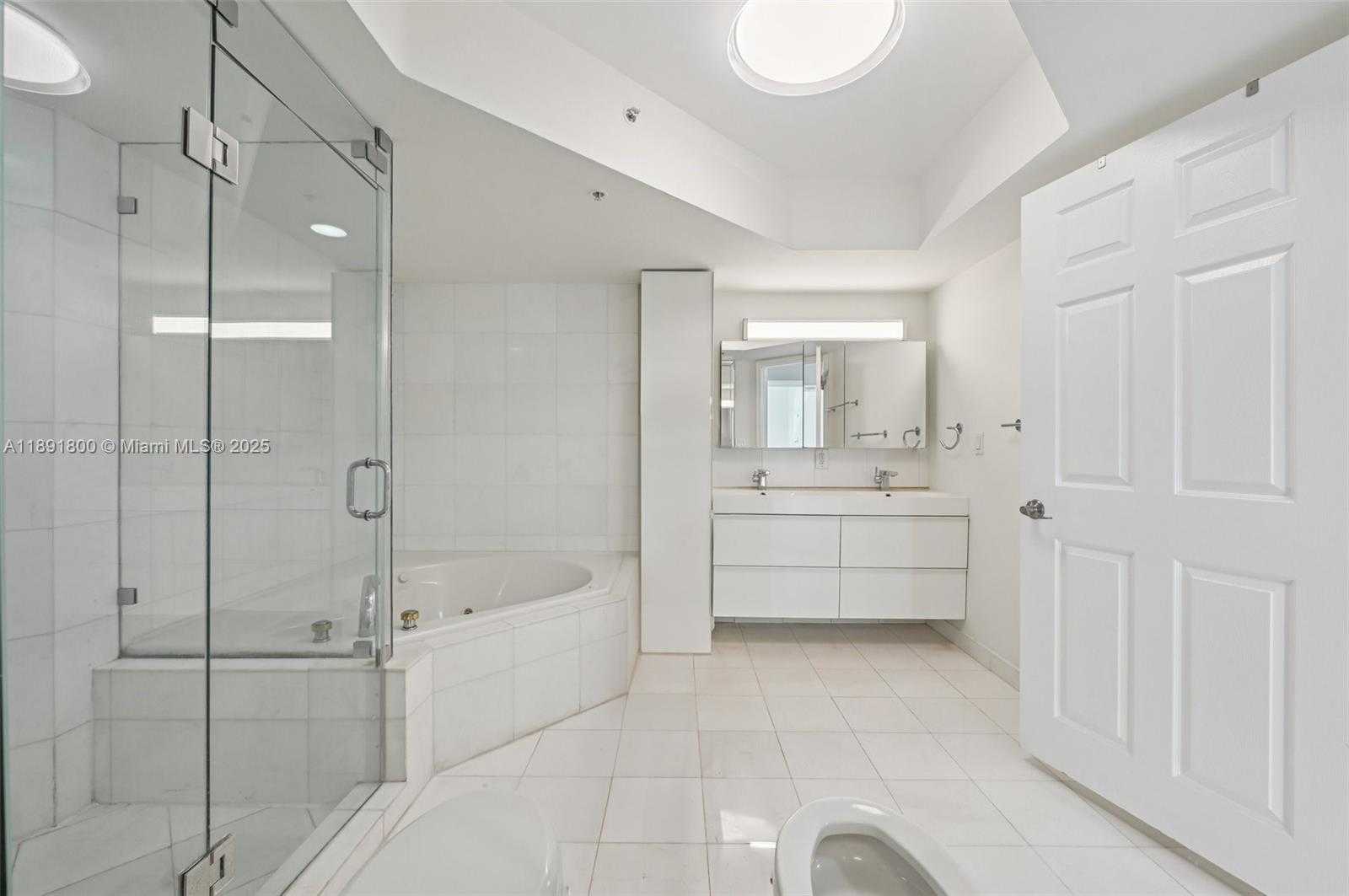 Small Image of 6301 COLLINS AVE #2203, Miami Beach Number 18