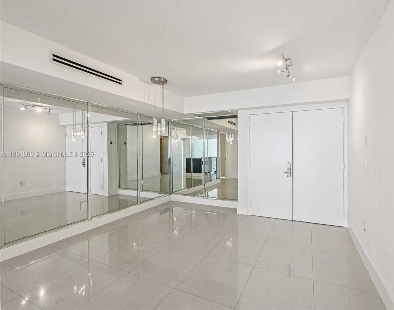 Small Image of 6301 COLLINS AVE #2203, Miami Beach Number 19