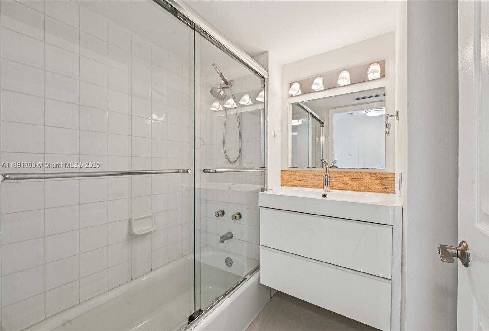 Small Image of 6301 COLLINS AVE #2203, Miami Beach Number 21