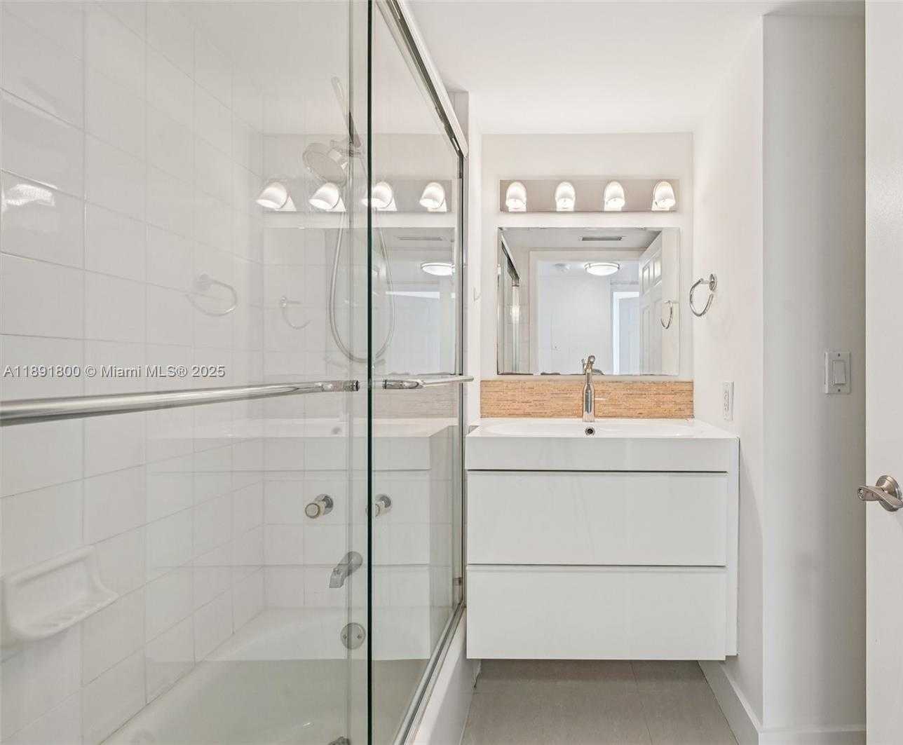 Small Image of 6301 COLLINS AVE #2203, Miami Beach Number 22