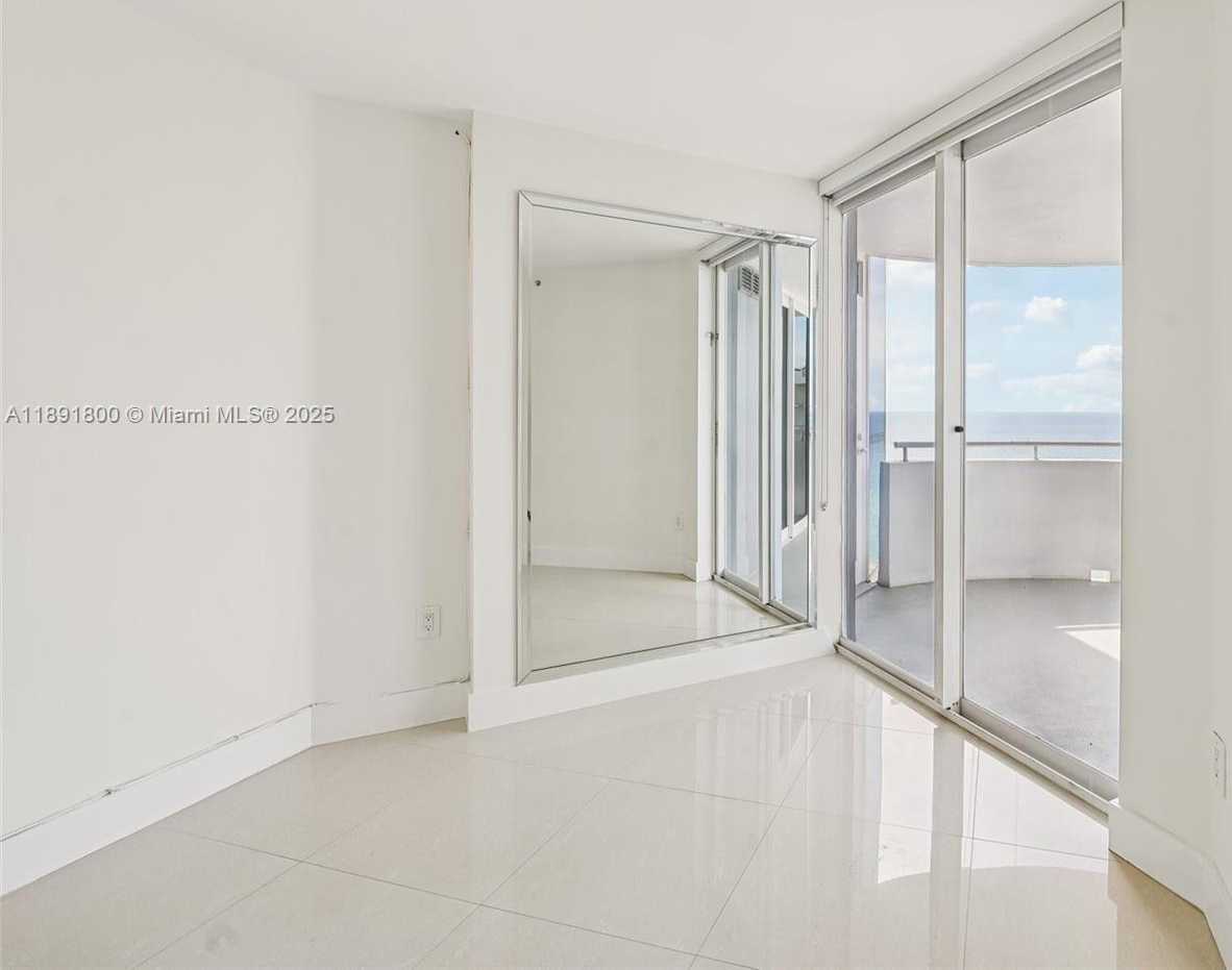 Small Image of 6301 COLLINS AVE #2203, Miami Beach Number 24