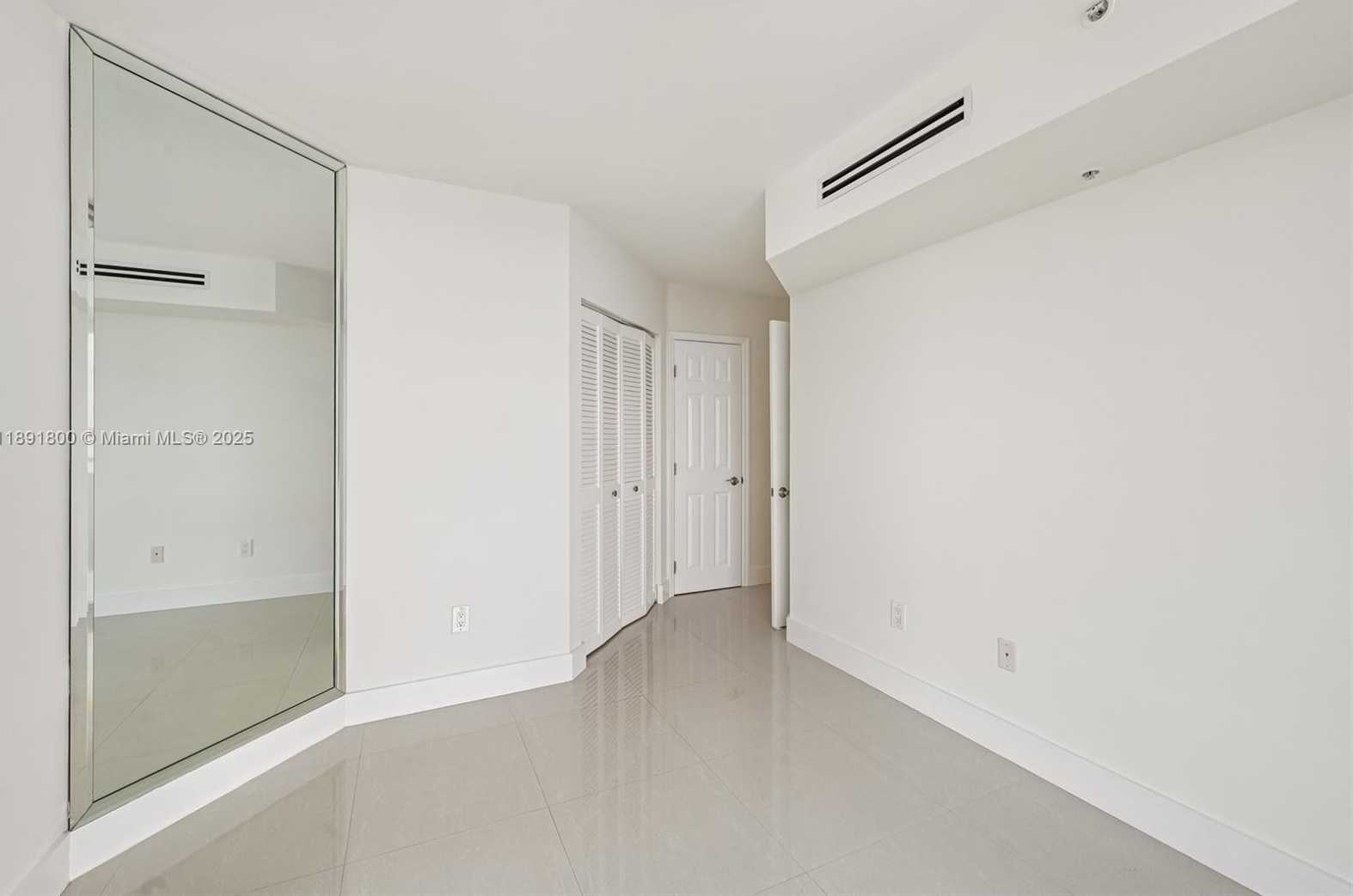 Small Image of 6301 COLLINS AVE #2203, Miami Beach Number 27