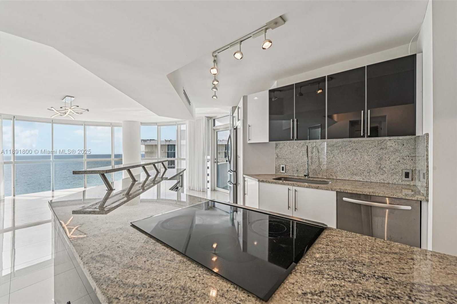 Small Image of 6301 COLLINS AVE #2203, Miami Beach Number 3