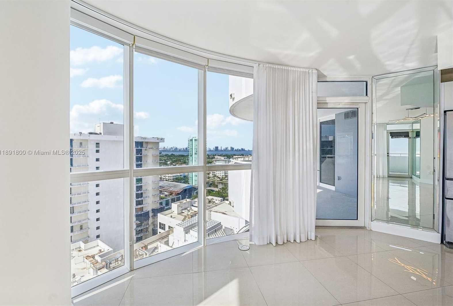 Small Image of 6301 COLLINS AVE #2203, Miami Beach Number 4