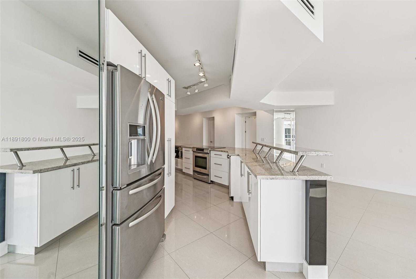 Small Image of 6301 COLLINS AVE #2203, Miami Beach Number 9