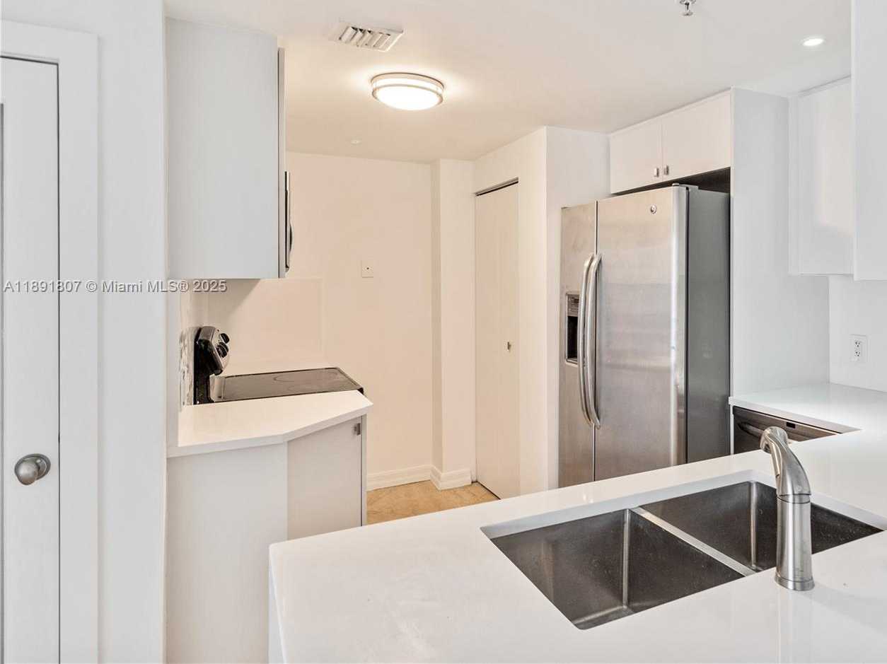 Small Image of 701 BRICKELL KEY BLVD #1411, Miami Number 6