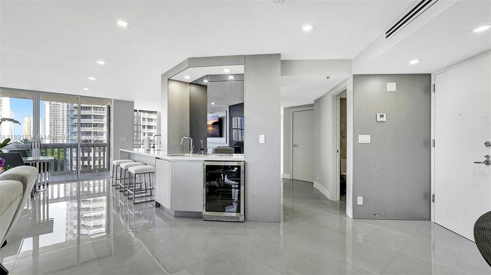 Small Image of 1000 ISLAND BLVD #1004, Aventura Number 12