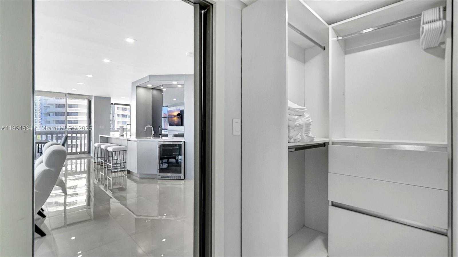 Small Image of 1000 ISLAND BLVD #1004, Aventura Number 22