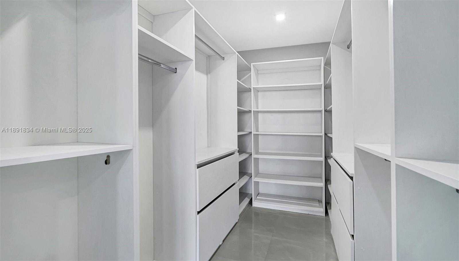 Small Image of 1000 ISLAND BLVD #1004, Aventura Number 27