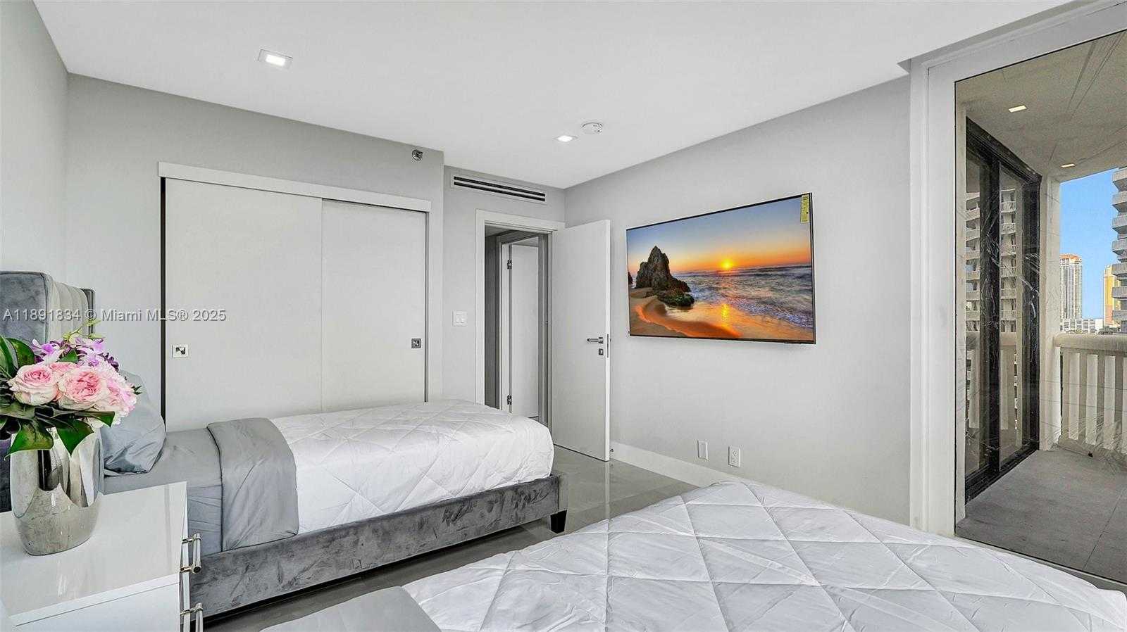Small Image of 1000 ISLAND BLVD #1004, Aventura Number 31