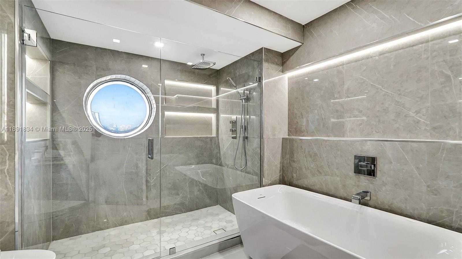 Small Image of 1000 ISLAND BLVD #1004, Aventura Number 34
