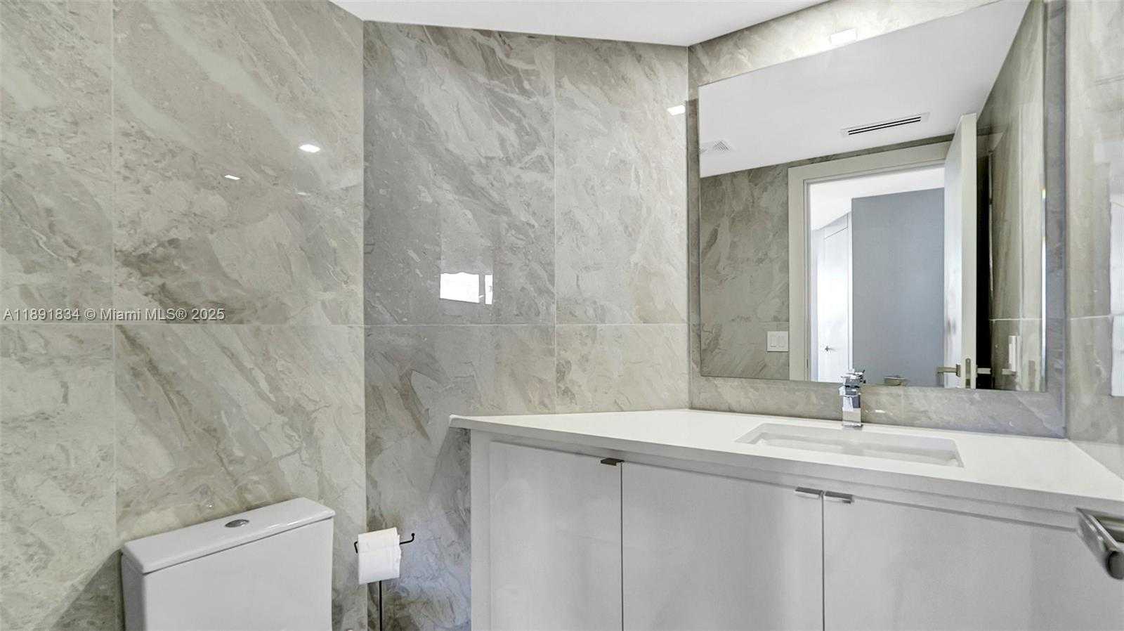 Small Image of 1000 ISLAND BLVD #1004, Aventura Number 36