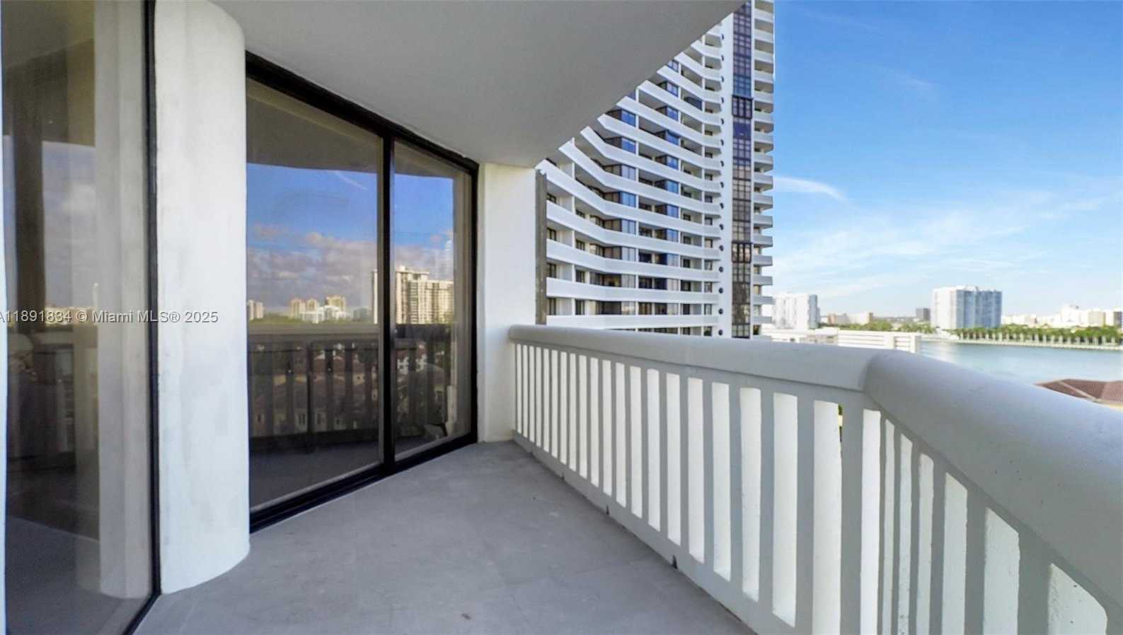 Small Image of 1000 ISLAND BLVD #1004, Aventura Number 44