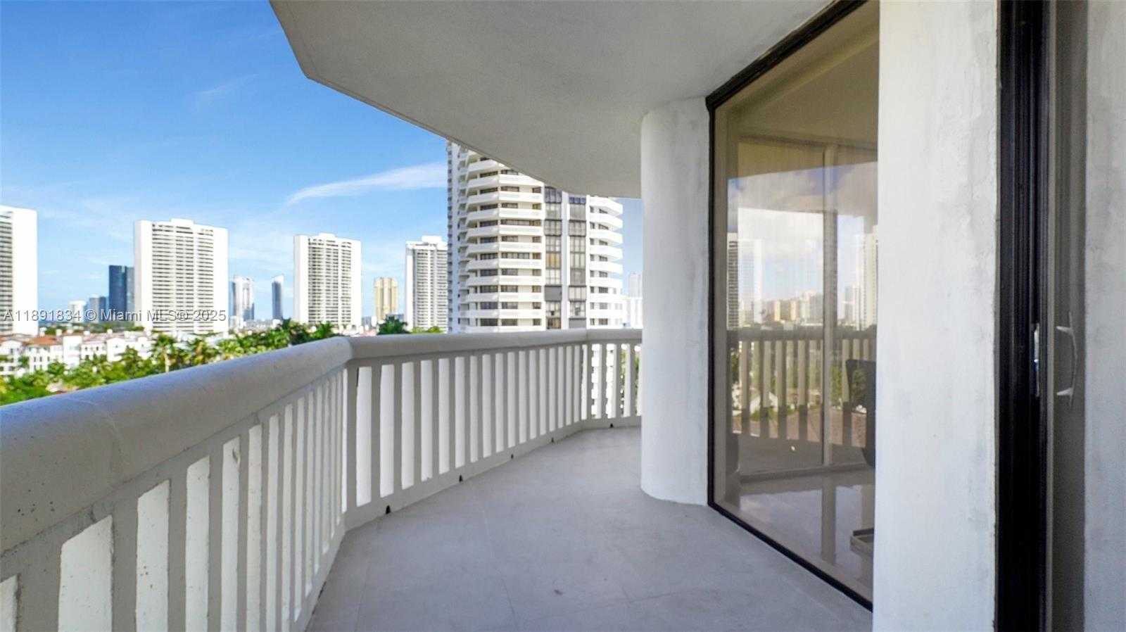 Small Image of 1000 ISLAND BLVD #1004, Aventura Number 45