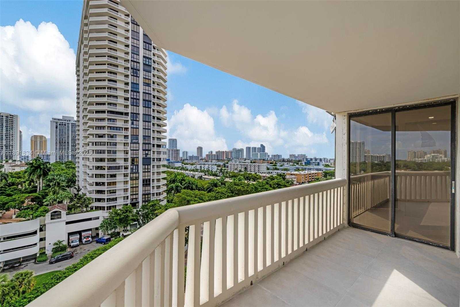 Small Image of 1000 ISLAND BLVD #1004, Aventura Number 54