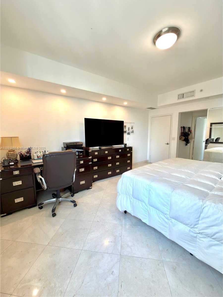 Small Image of 3330 NORTH EAST 190TH ST #1610, Aventura Number 22