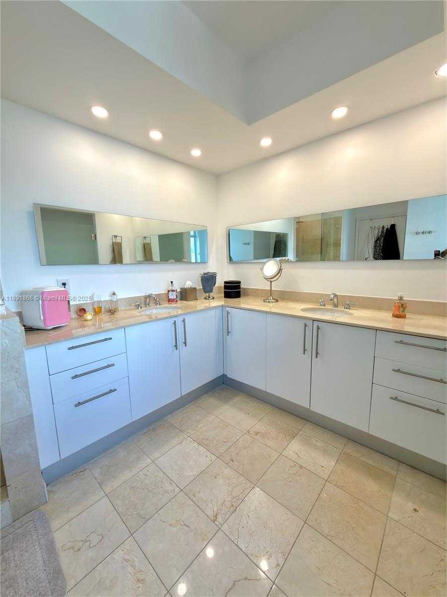 Small Image of 3330 NORTH EAST 190TH ST #1610, Aventura Number 23