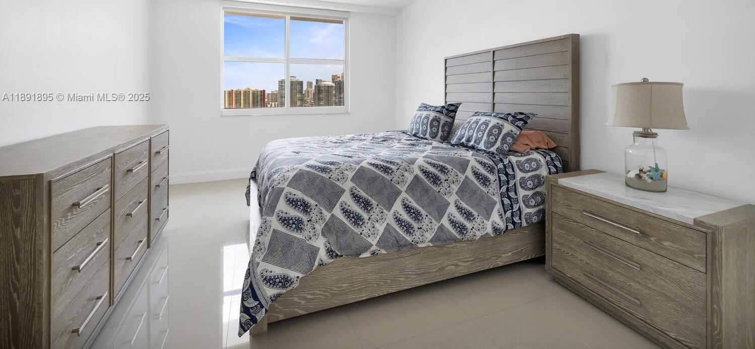 Small Image of 500 BAYVIEW DR #2119, Sunny Isles Beach Number 10
