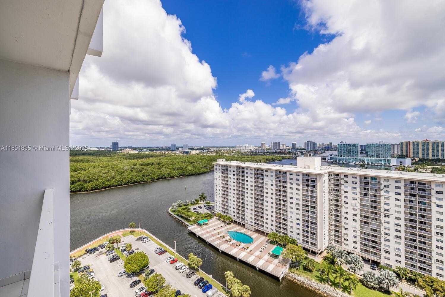 Small Image of 500 BAYVIEW DR #2119, Sunny Isles Beach Number 14