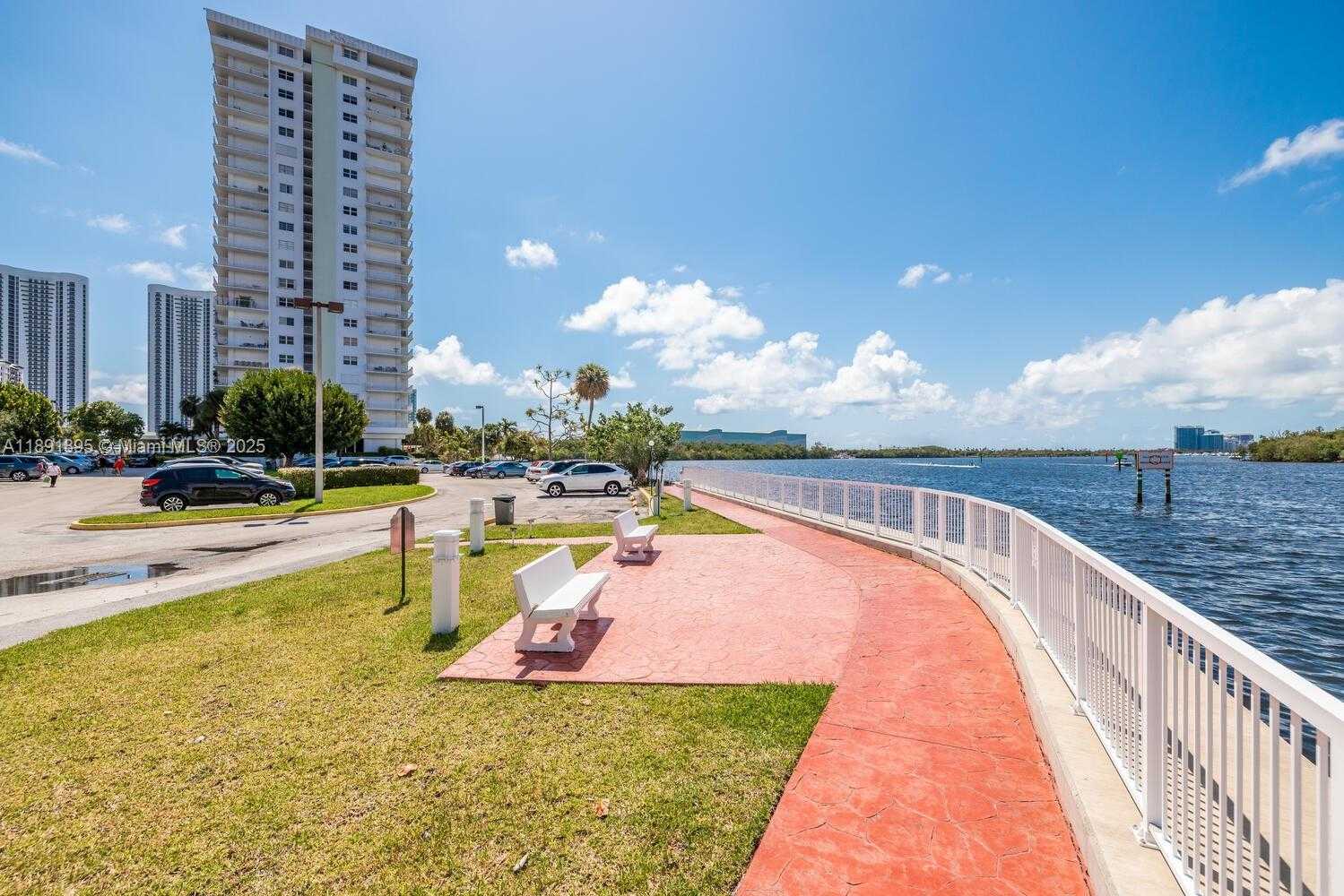 Small Image of 500 BAYVIEW DR #2119, Sunny Isles Beach Number 16