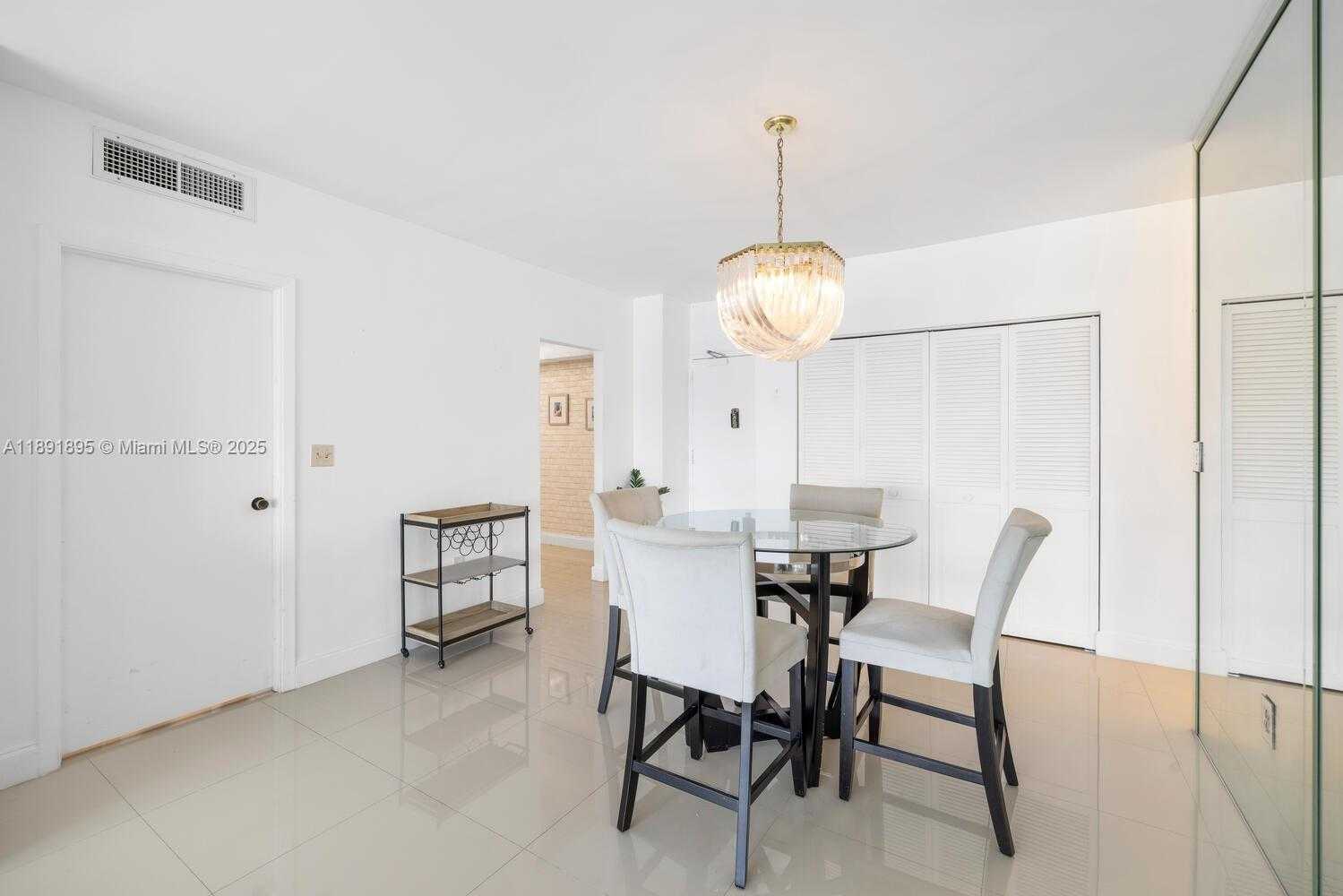 Small Image of 500 BAYVIEW DR #2119, Sunny Isles Beach Number 5