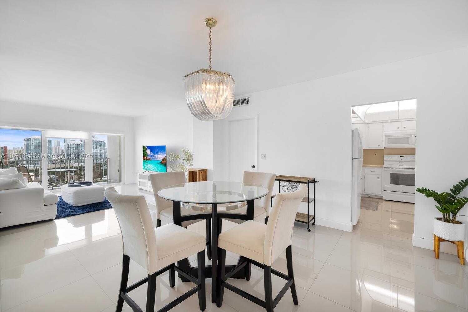 Small Image of 500 BAYVIEW DR #2119, Sunny Isles Beach Number 6