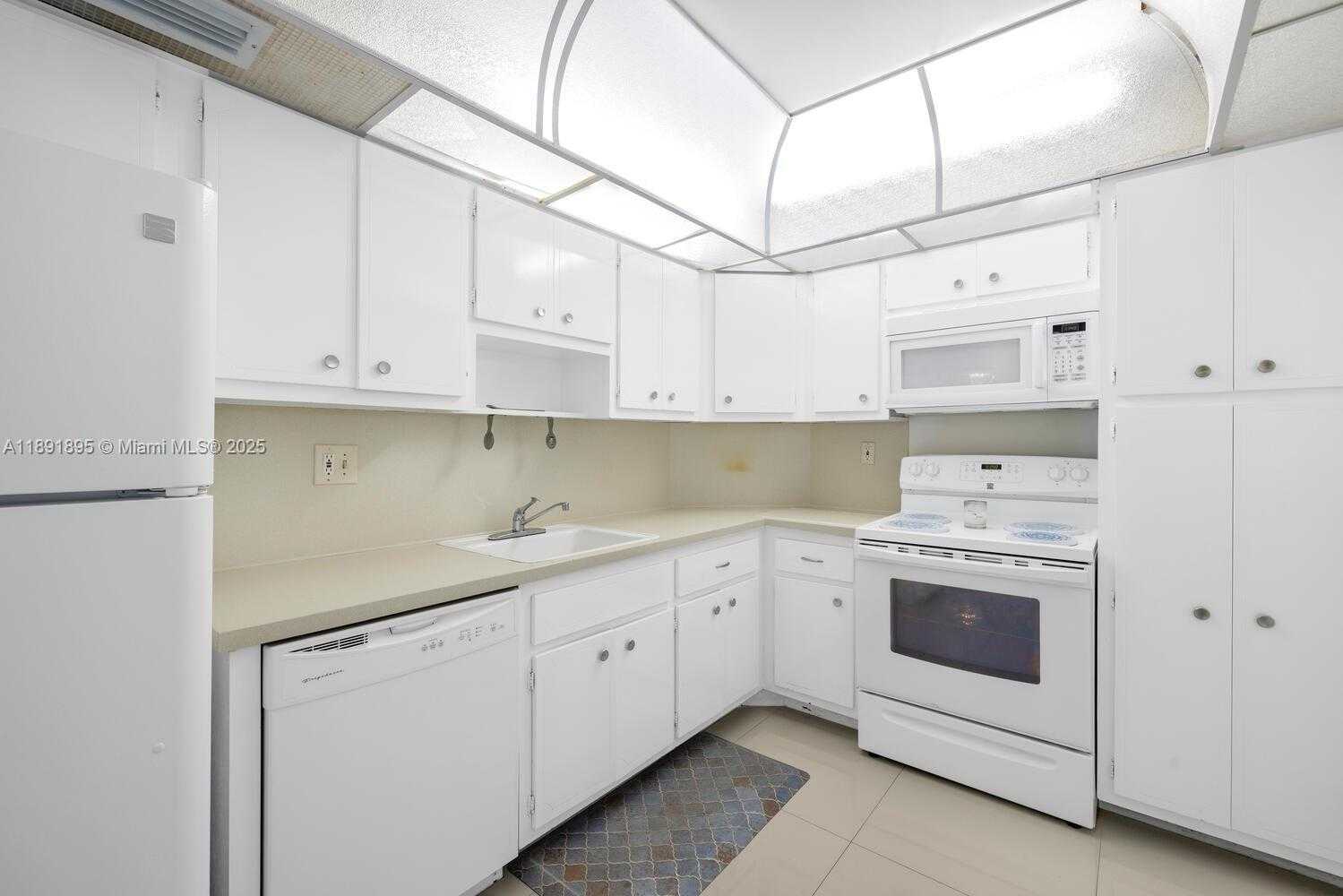 Small Image of 500 BAYVIEW DR #2119, Sunny Isles Beach Number 7
