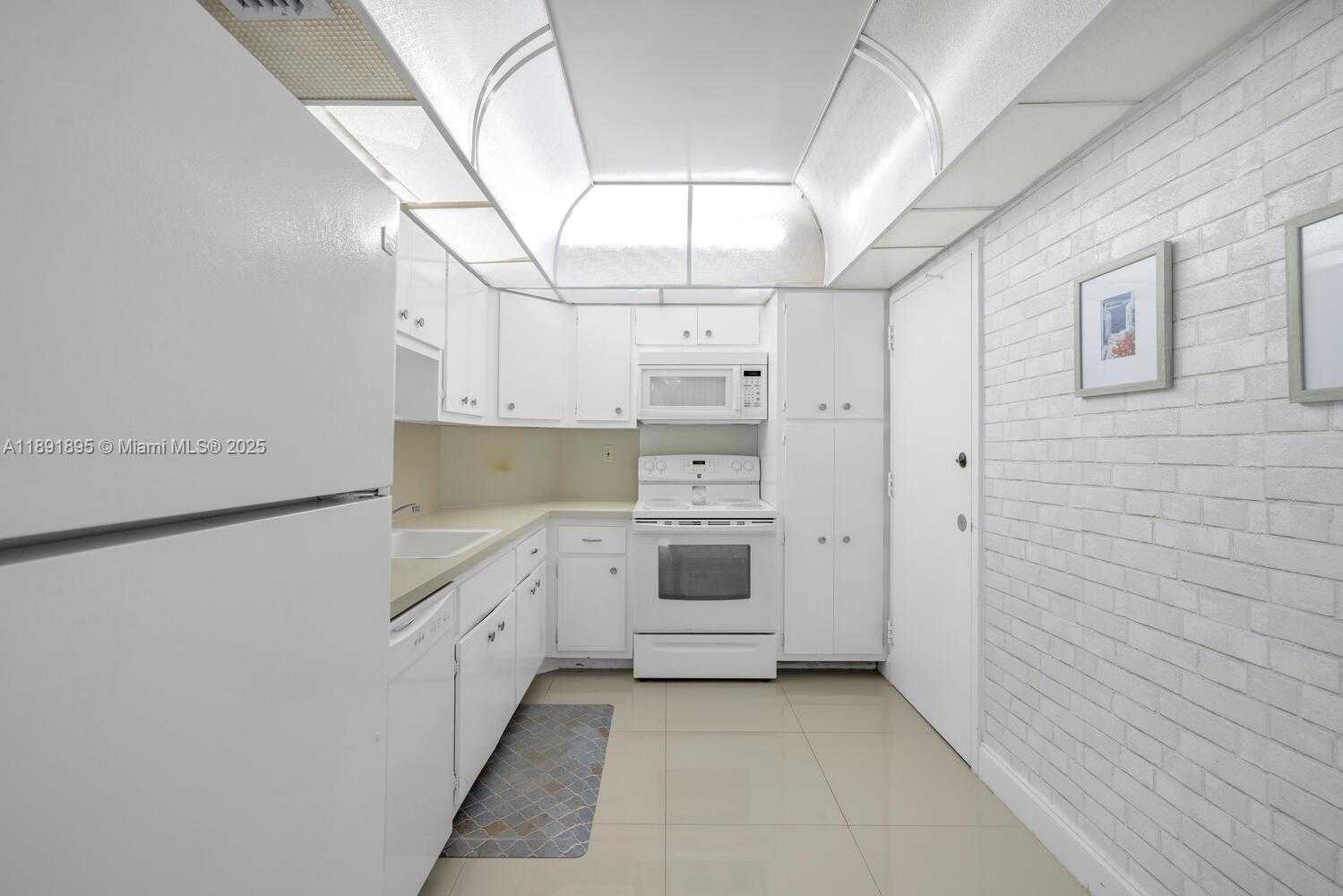 Small Image of 500 BAYVIEW DR #2119, Sunny Isles Beach Number 8