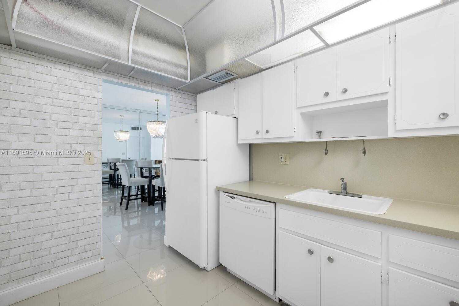 Small Image of 500 BAYVIEW DR #2119, Sunny Isles Beach Number 9