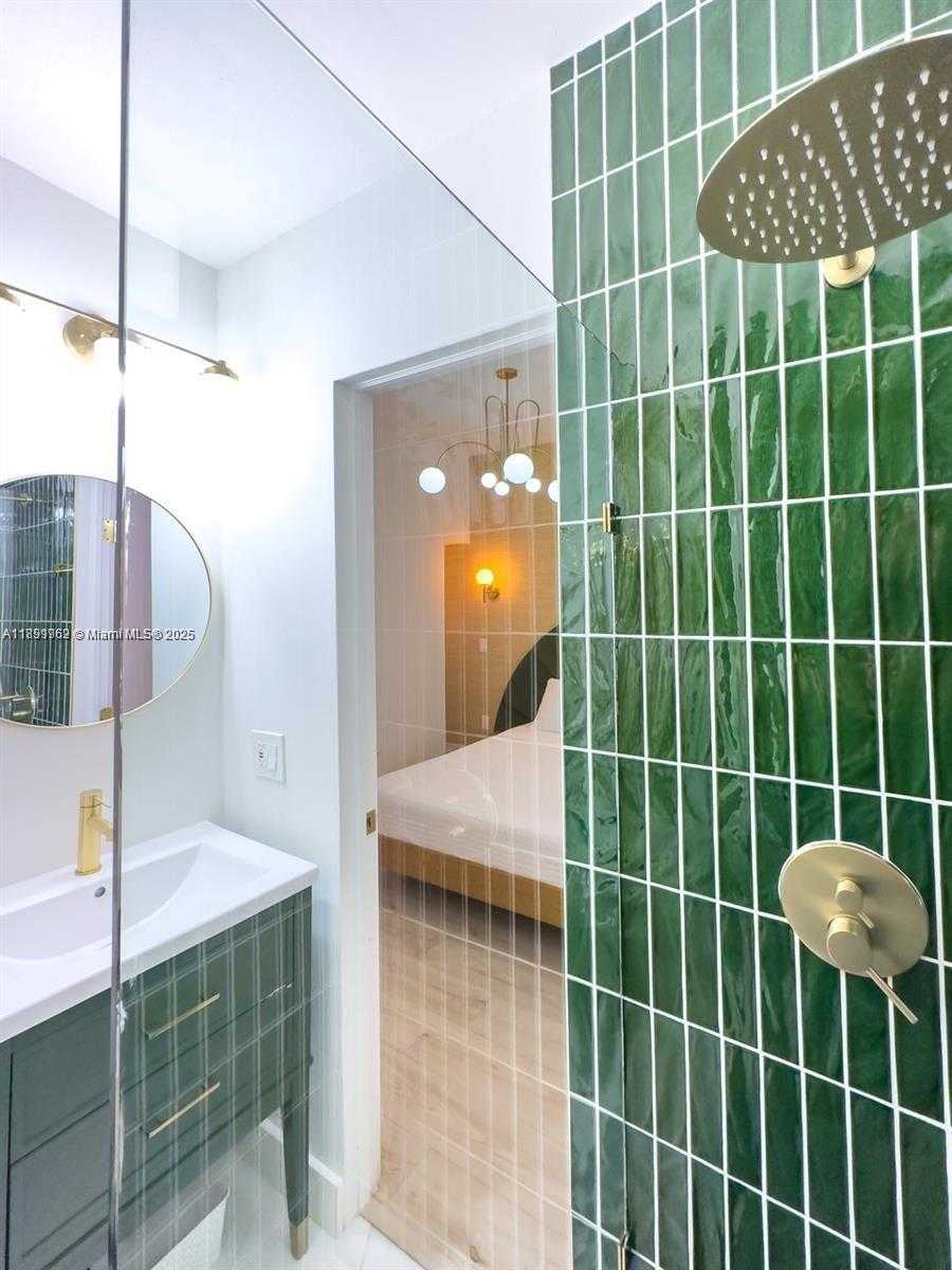 Small Image of 3030 COLLINS AVE #1E, Miami Beach Number 11