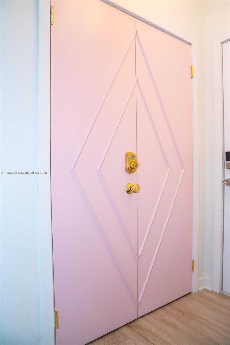 Small Image of 3030 COLLINS AVE #1E, Miami Beach Number 12