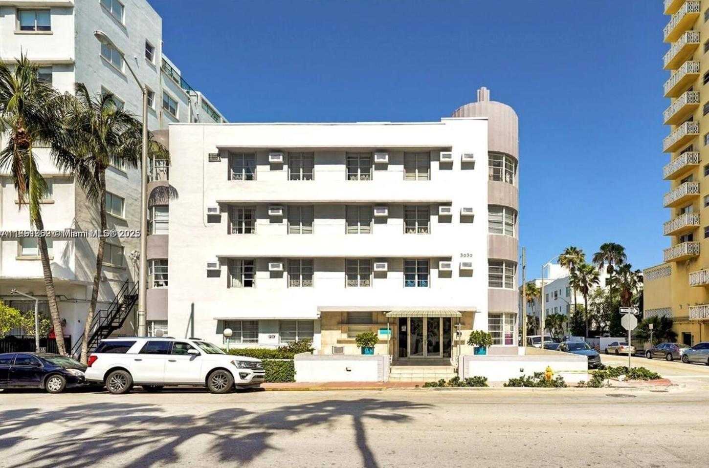 Small Image of 3030 COLLINS AVE #1E, Miami Beach Number 14