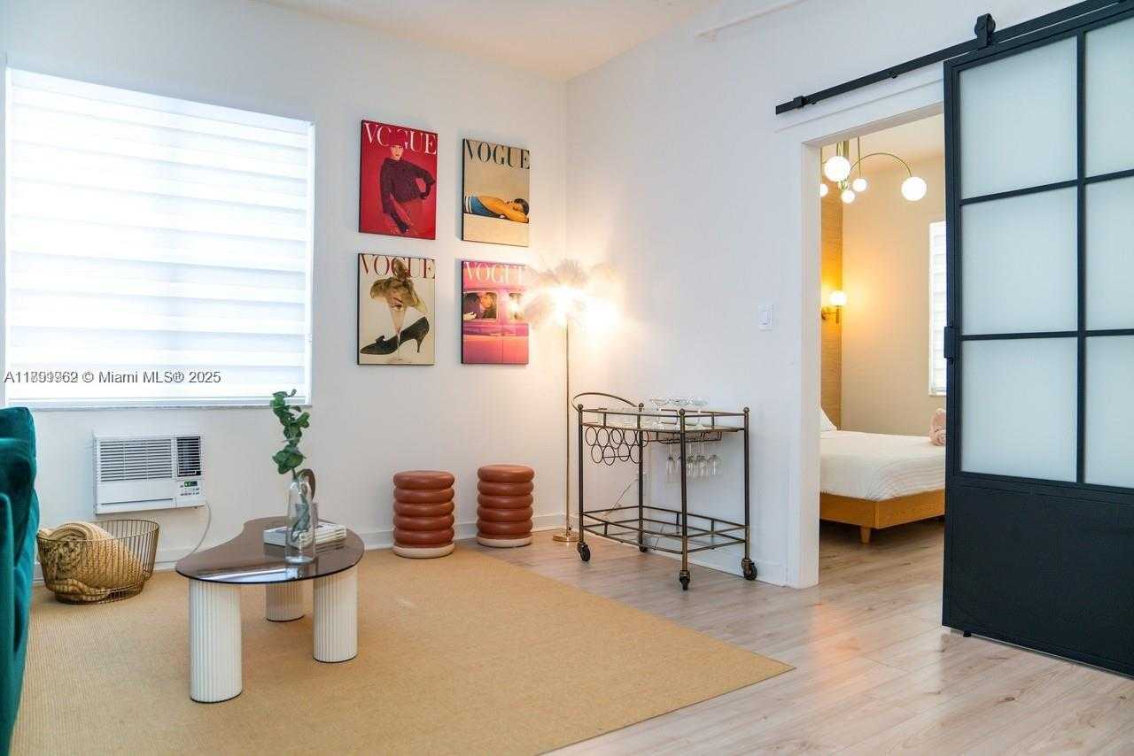 Small Image of 3030 COLLINS AVE #1E, Miami Beach Number 2