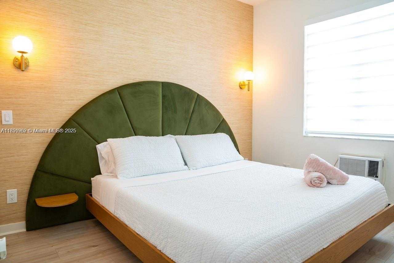 Small Image of 3030 COLLINS AVE #1E, Miami Beach Number 7