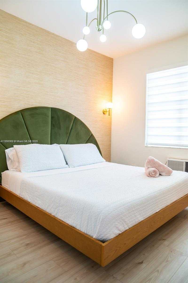 Small Image of 3030 COLLINS AVE #1E, Miami Beach Number 8