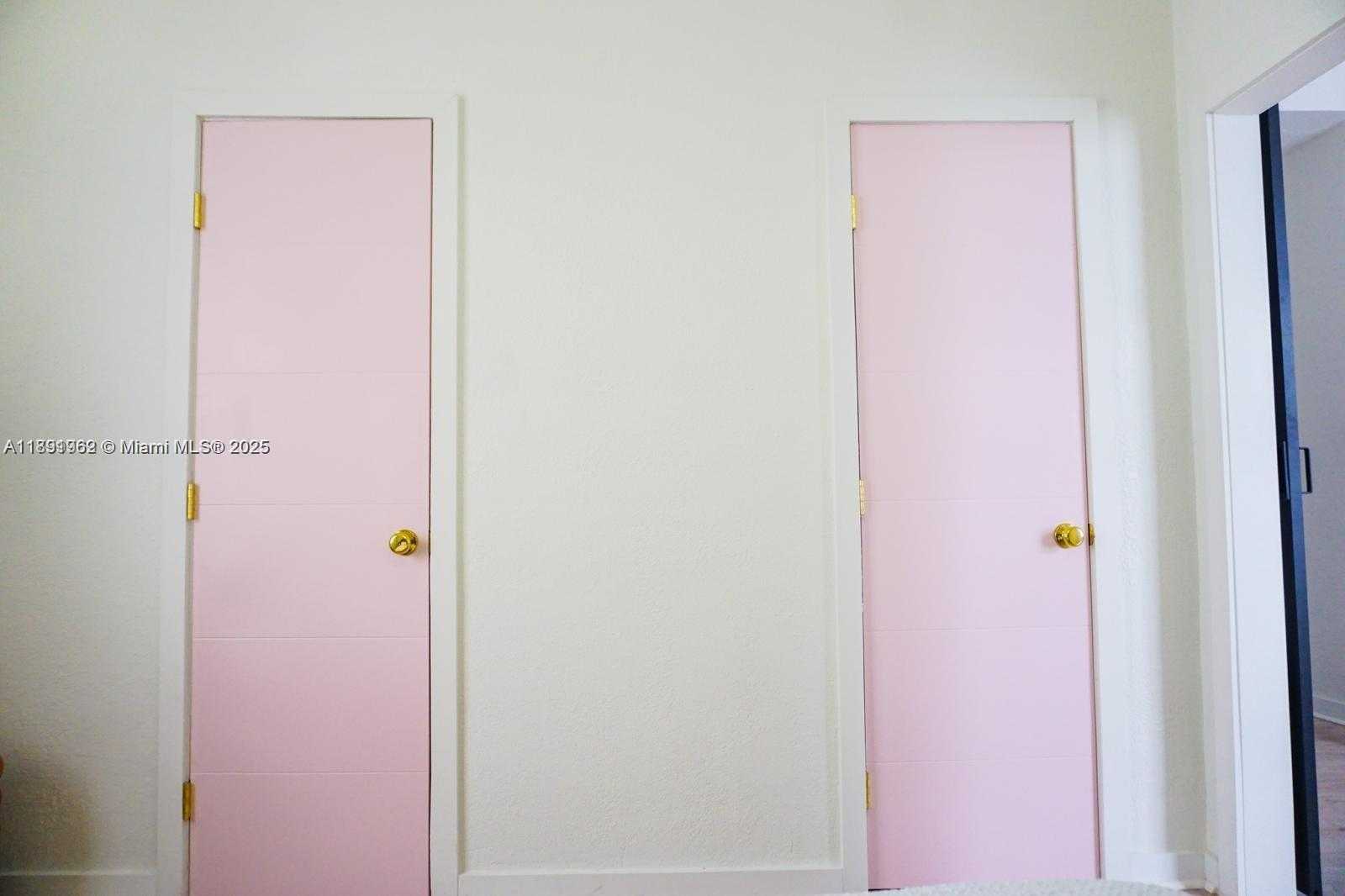 Small Image of 3030 COLLINS AVE #1E, Miami Beach Number 9