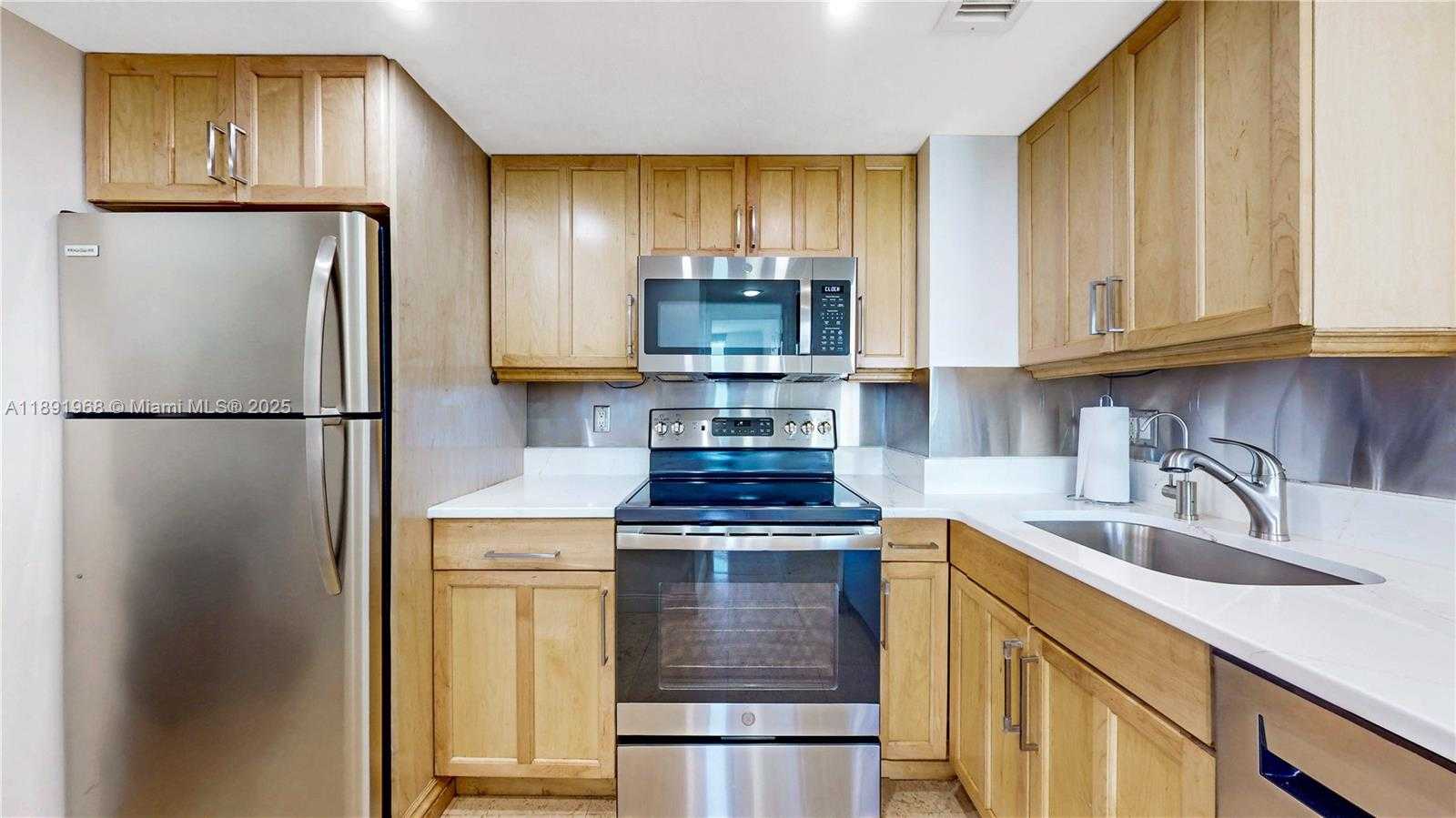 Small Image of 770 CLAUGHTON ISLAND DR #1012, Miami Number 10