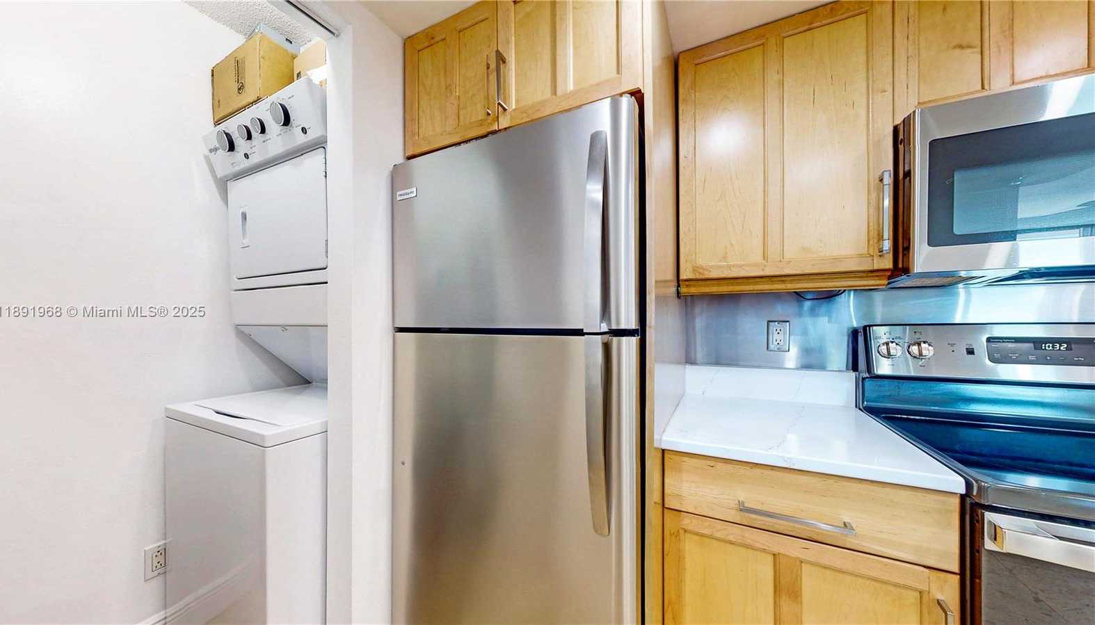 Small Image of 770 CLAUGHTON ISLAND DR #1012, Miami Number 11