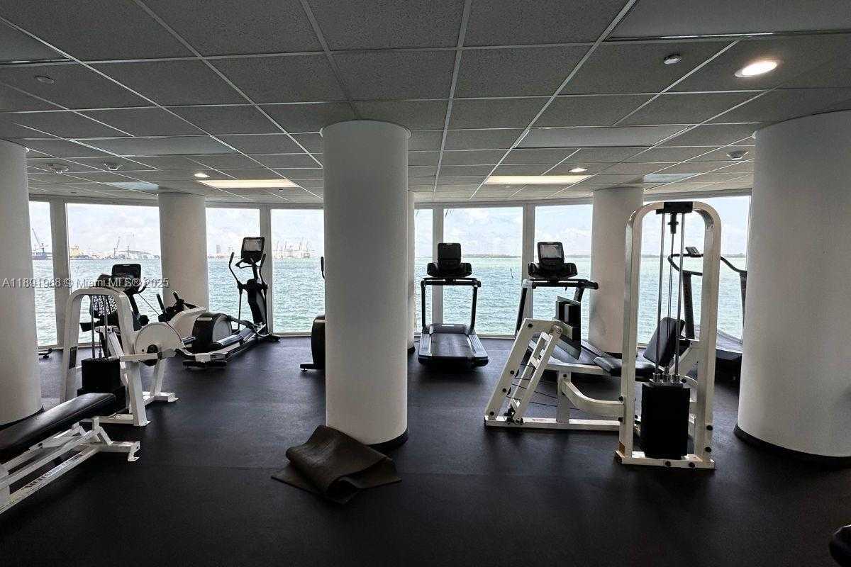 Small Image of 770 CLAUGHTON ISLAND DR #1012, Miami Number 19