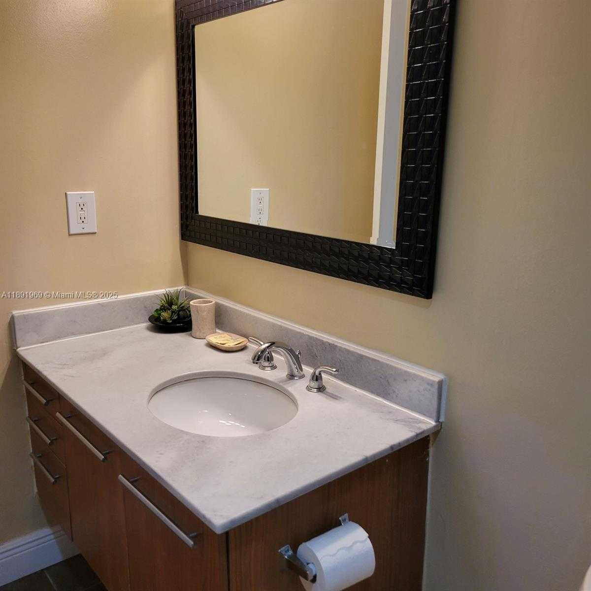 Small Image of 19370 COLLINS AVE #1120, Sunny Isles Beach Number 26