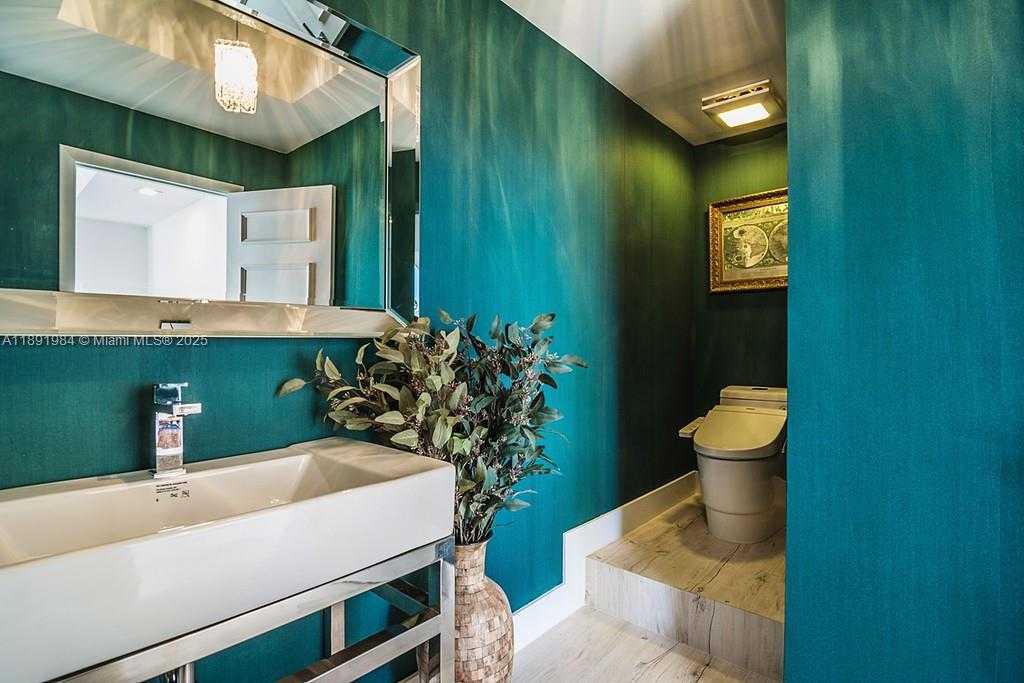 Small Image of 3500 ISLAND BLVD #DPH01, Aventura Number 12