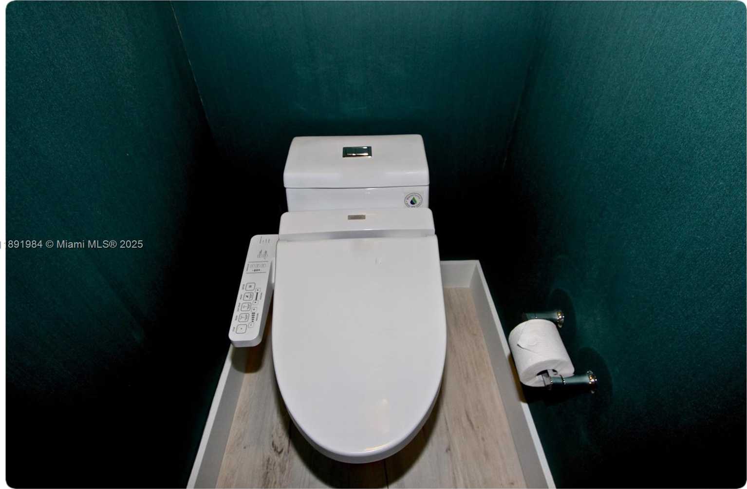 Small Image of 3500 ISLAND BLVD #DPH01, Aventura Number 14