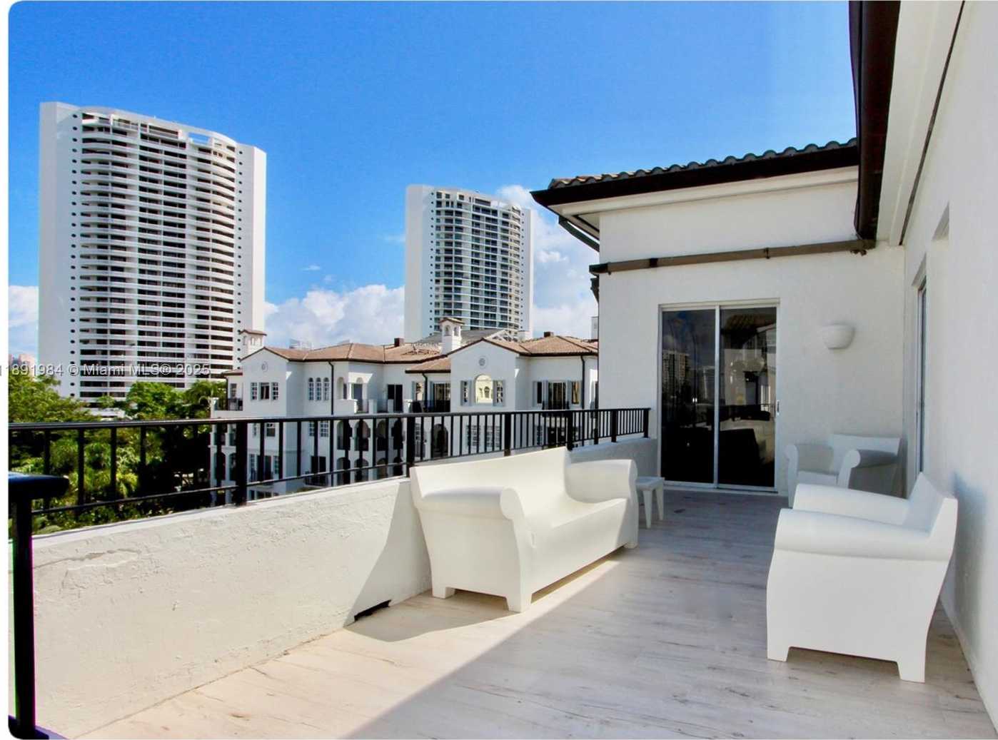 Small Image of 3500 ISLAND BLVD #DPH01, Aventura Number 16